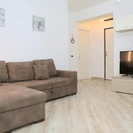 Apartment Lovely